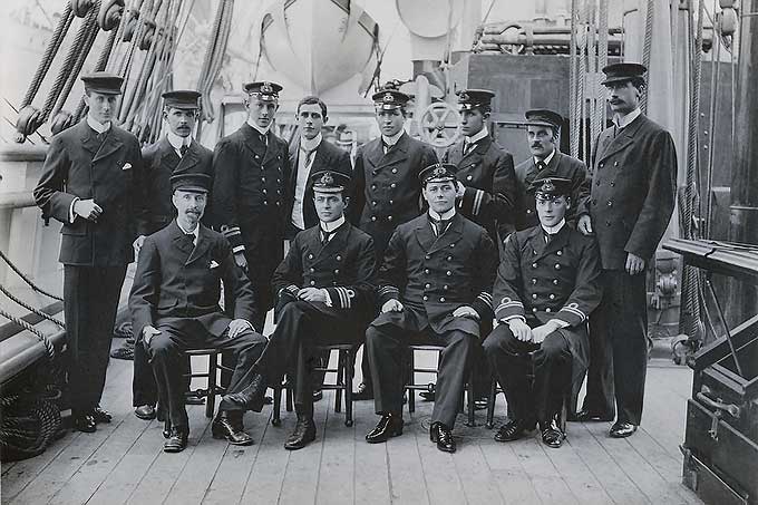 Officers and scientific staff of 'Discovery' before departure, 1901