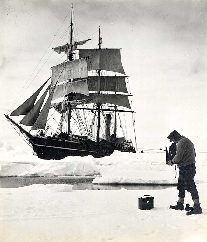 Ponting photographing the Terra Nova